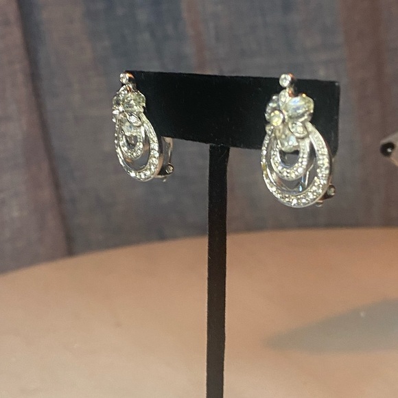 Vintage Pennino Rhinestone Clip-On Earrings – Signed Mid-Century 1" Drop 11g‎ - Picture 2 of 5